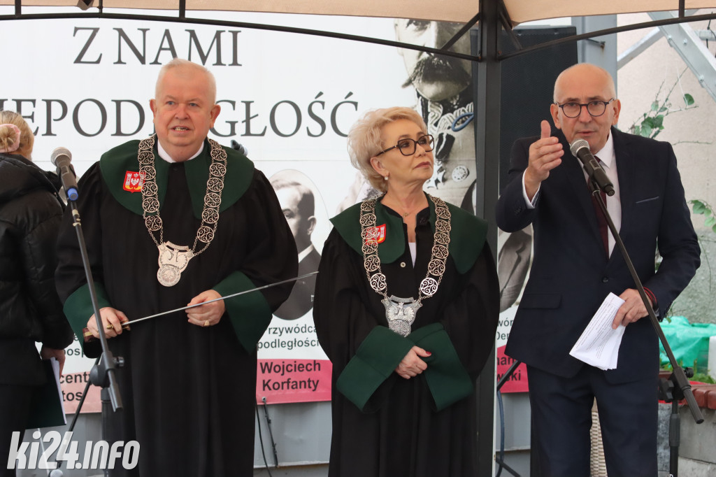  Młodzi rzemieślnicy pełnoprawnymi uczniami. W ruch poszła szabla [ZDJĘCIA]
