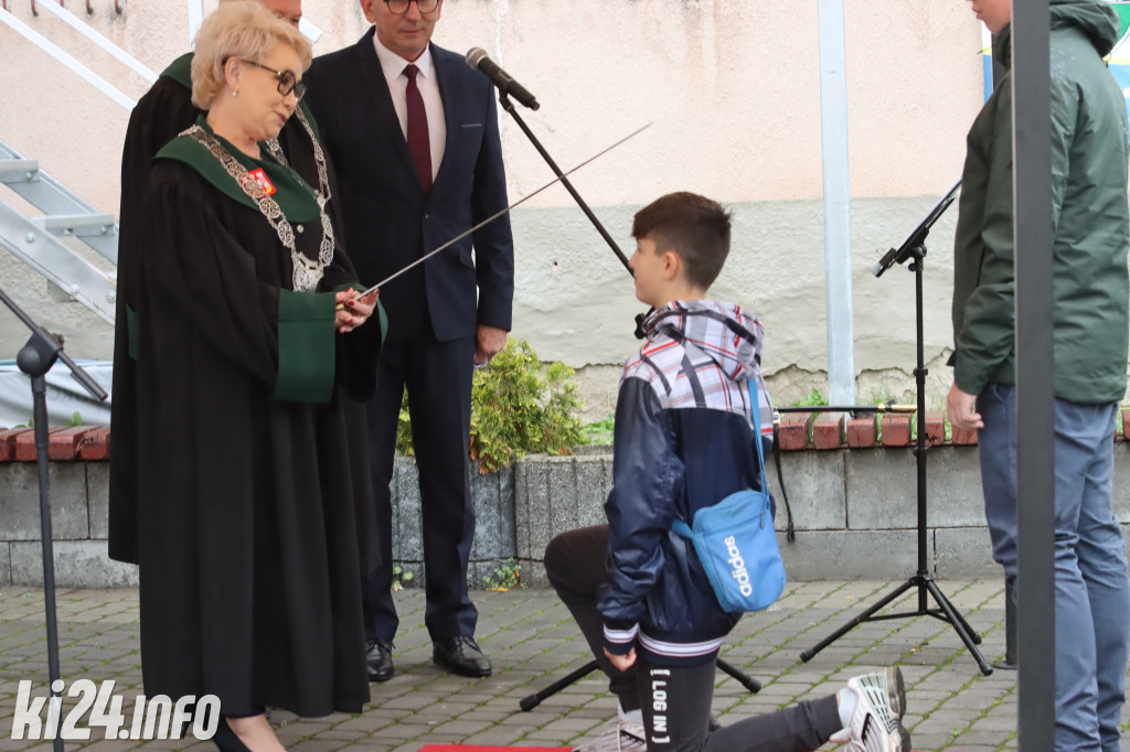  Młodzi rzemieślnicy pełnoprawnymi uczniami. W ruch poszła szabla [ZDJĘCIA]