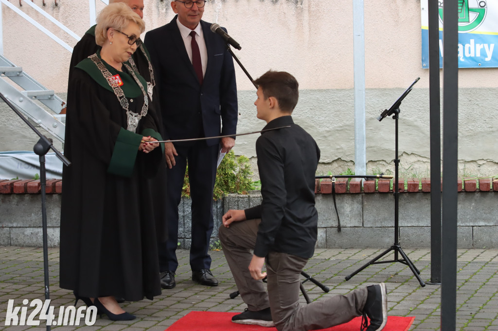  Młodzi rzemieślnicy pełnoprawnymi uczniami. W ruch poszła szabla [ZDJĘCIA]