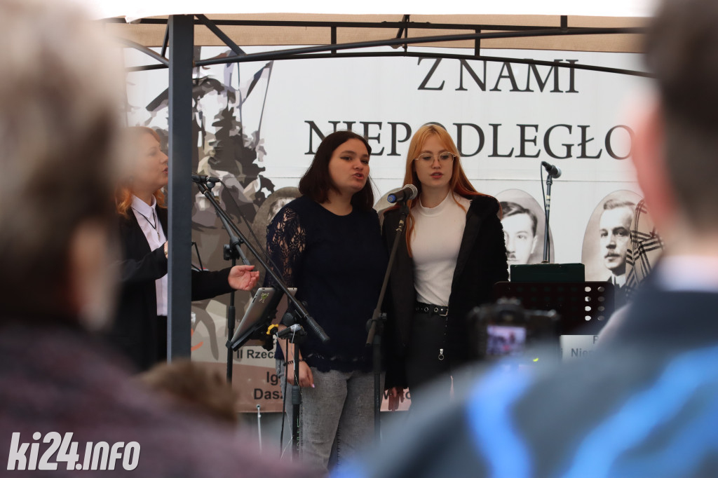  Młodzi rzemieślnicy pełnoprawnymi uczniami. W ruch poszła szabla [ZDJĘCIA]