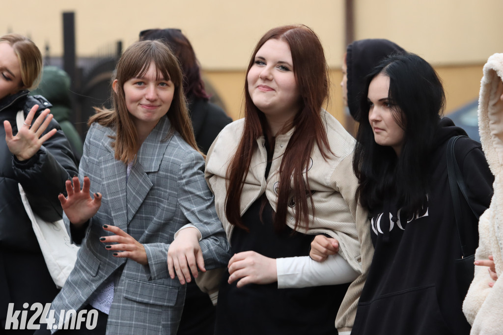  Młodzi rzemieślnicy pełnoprawnymi uczniami. W ruch poszła szabla [ZDJĘCIA]