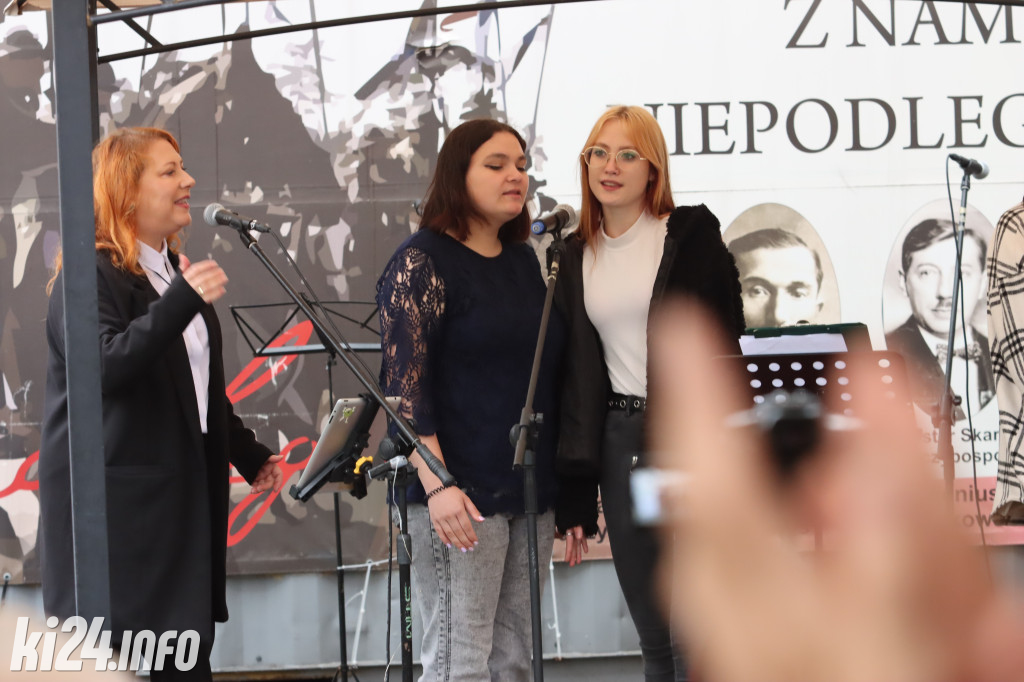  Młodzi rzemieślnicy pełnoprawnymi uczniami. W ruch poszła szabla [ZDJĘCIA]