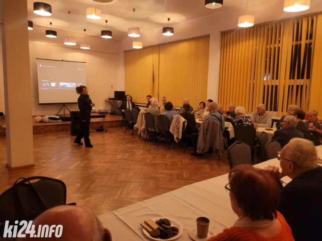 Policjanci edukują o zagrożeniach