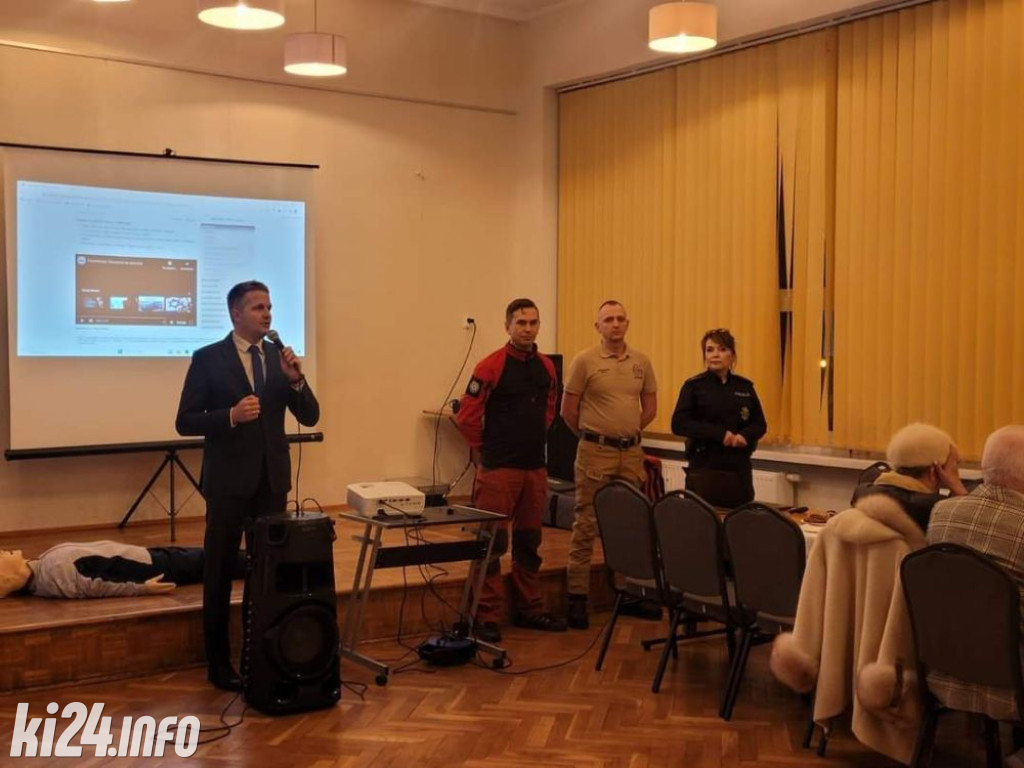 Policjanci edukują o zagrożeniach