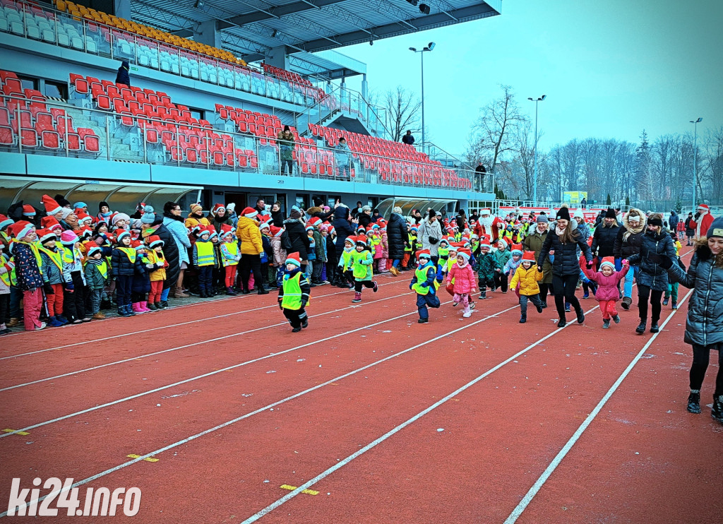 Mikołajkowe bieganie na stadionie