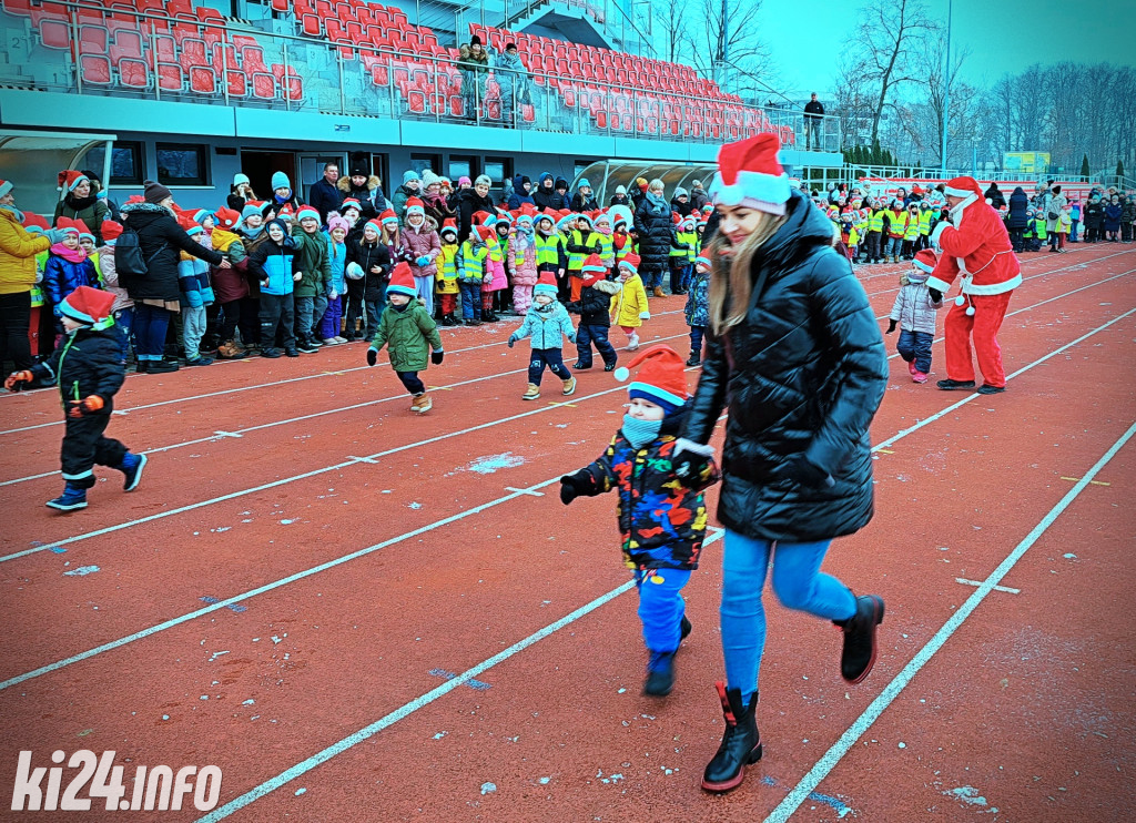 Mikołajkowe bieganie na stadionie