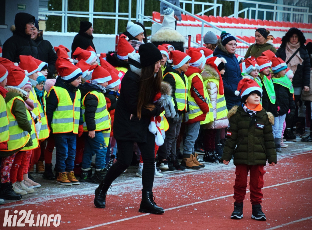 Mikołajkowe bieganie na stadionie