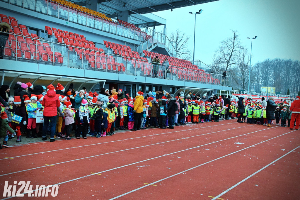 Mikołajkowe bieganie na stadionie