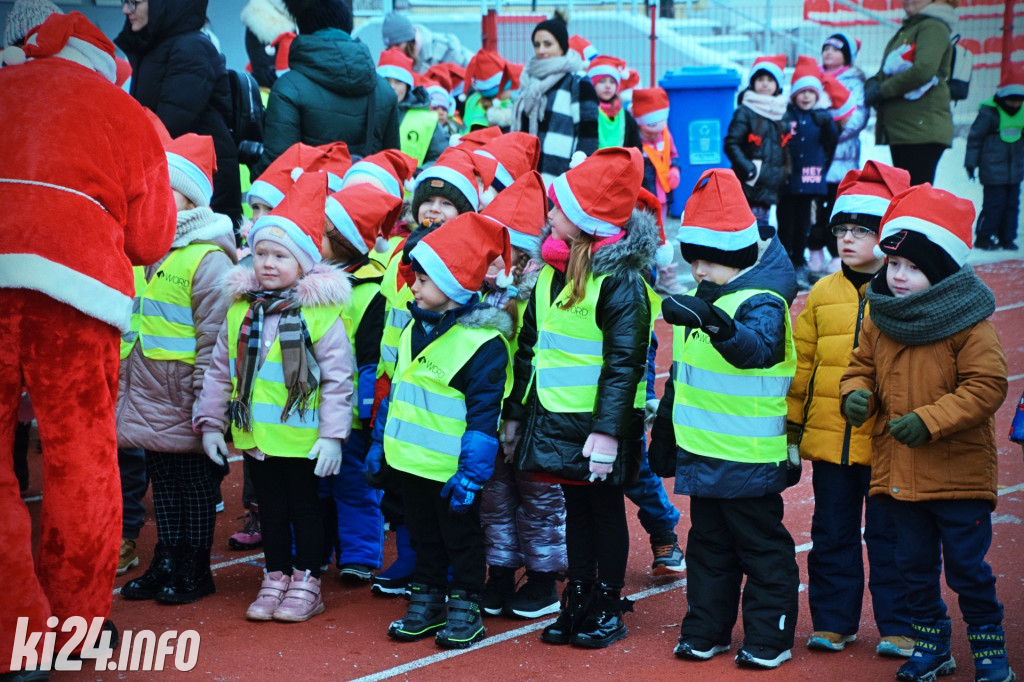 Mikołajkowe bieganie na stadionie