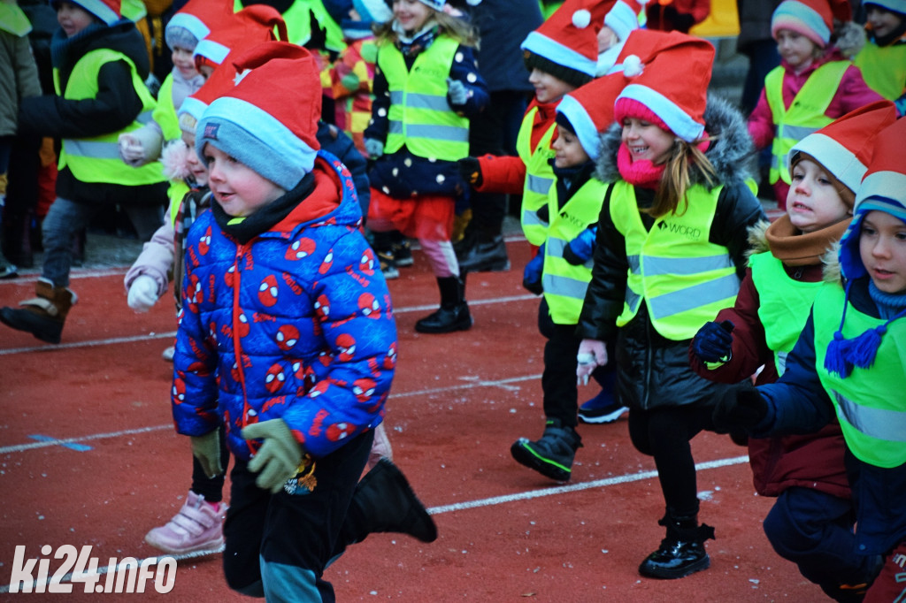 Mikołajkowe bieganie na stadionie