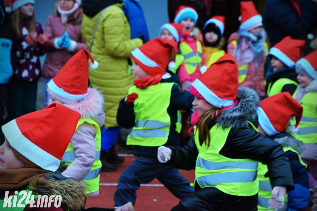 Mikołajkowe bieganie na stadionie