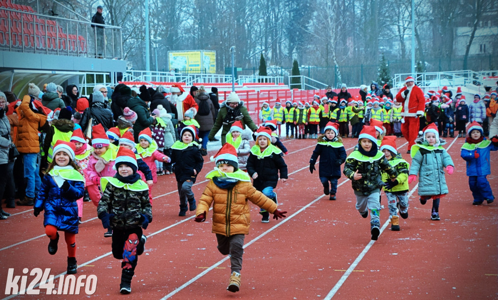 Mikołajkowe bieganie na stadionie