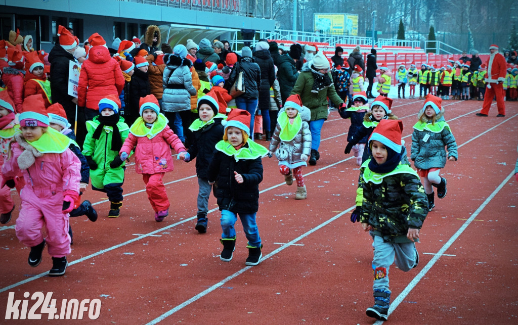 Mikołajkowe bieganie na stadionie