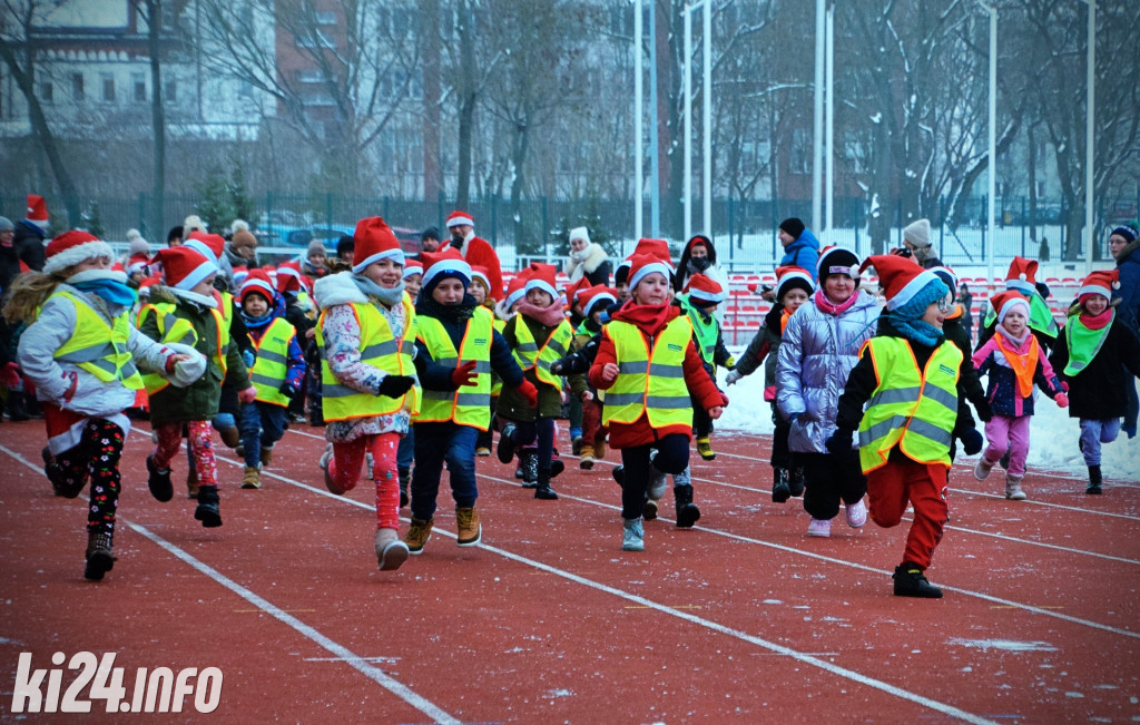 Mikołajkowe bieganie na stadionie