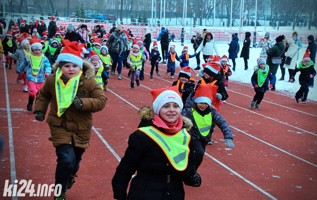 Mikołajkowe bieganie na stadionie