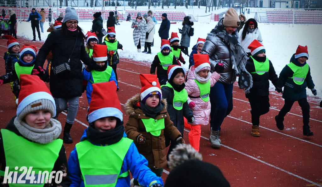 Mikołajkowe bieganie na stadionie