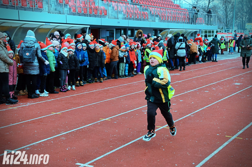Mikołajkowe bieganie na stadionie