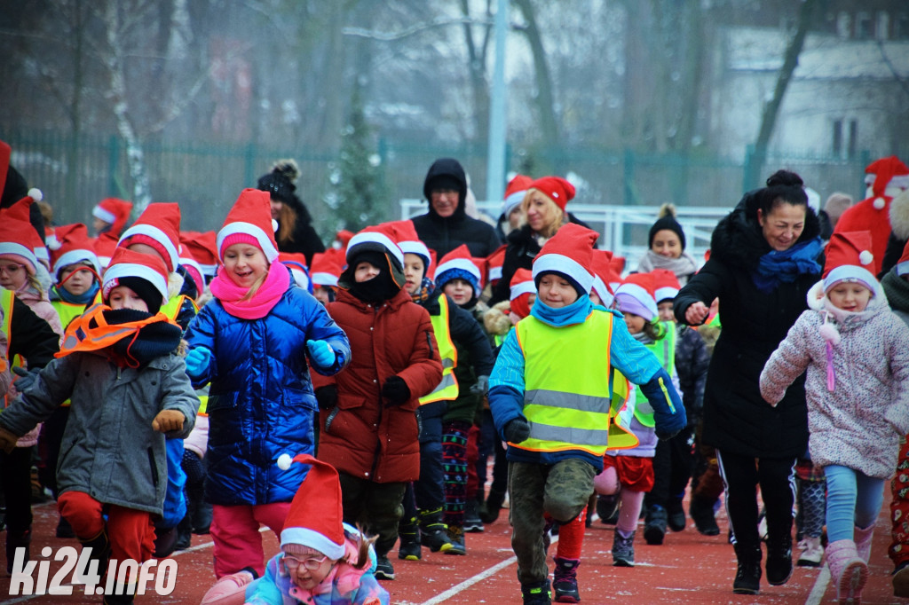 Mikołajkowe bieganie na stadionie