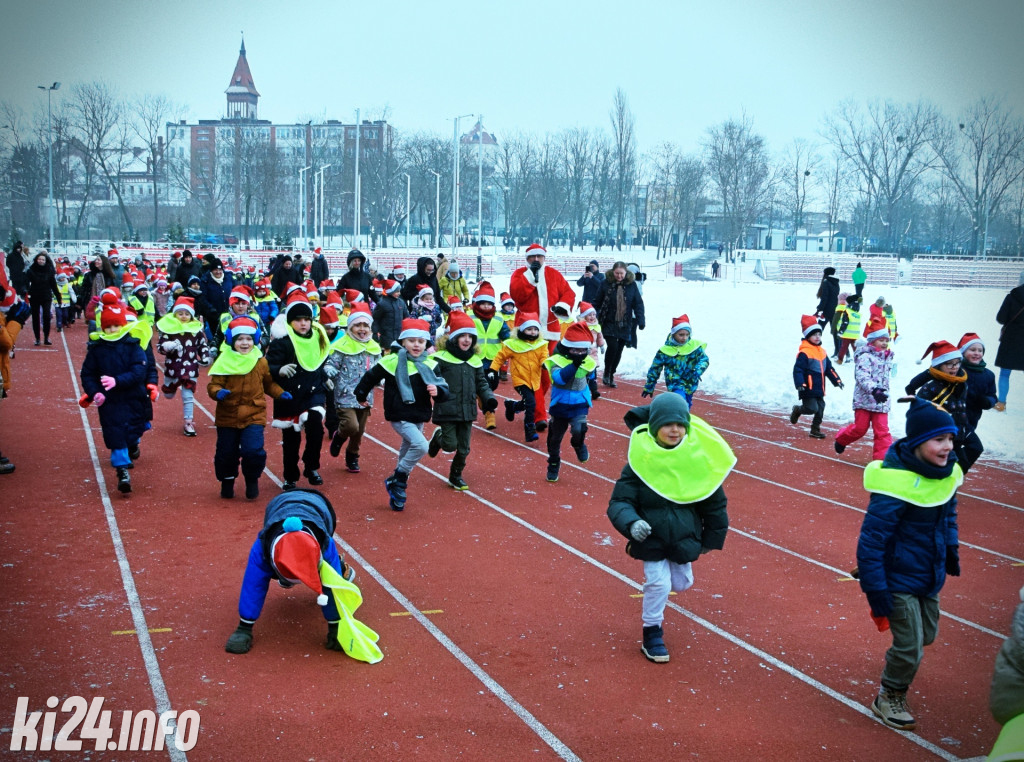 Mikołajkowe bieganie na stadionie