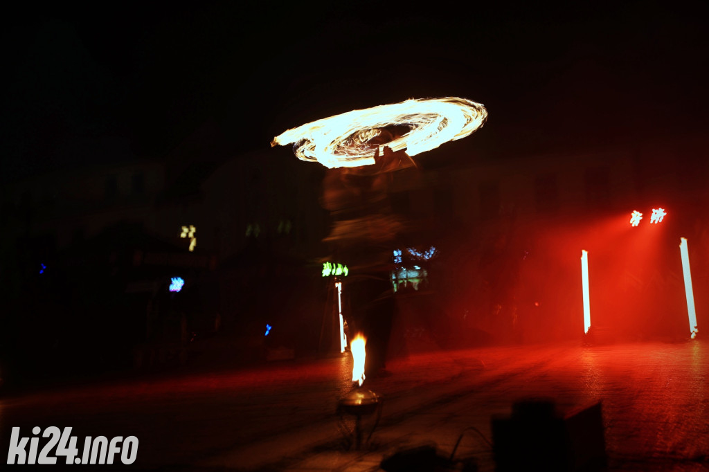 Ognie i lasery dziś rozświetliły inowrocławski Rynek