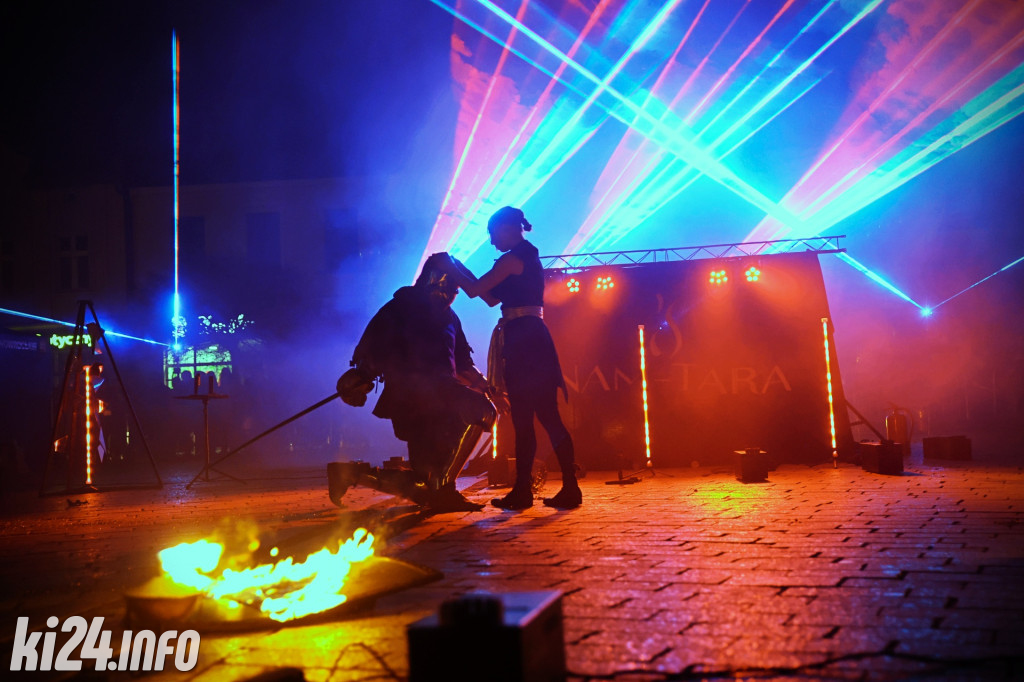 Ognie i lasery dziś rozświetliły inowrocławski Rynek