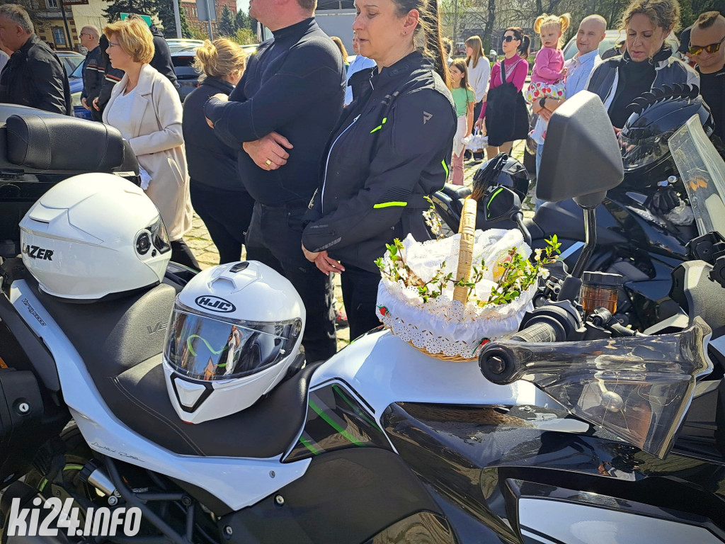 Moto-święconka przy Ruinie