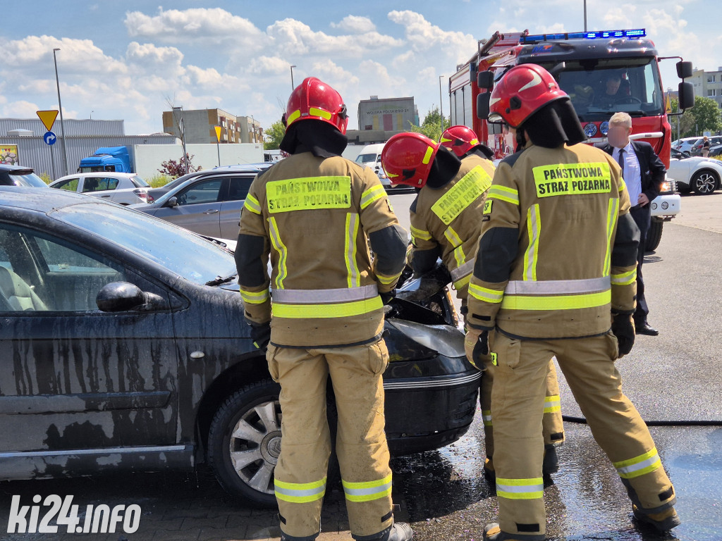 Pożar samochodu przed Galerią Solną