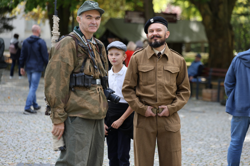 Przenieśli się w czasy II wojny światowej