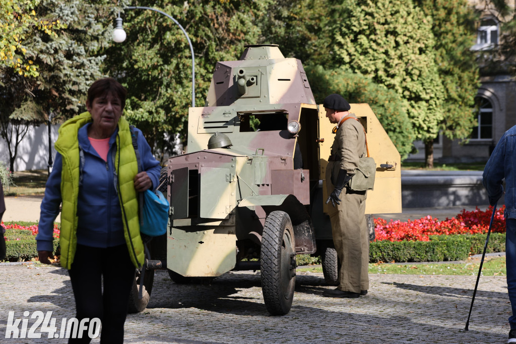 Przenieśli się w czasy II wojny światowej