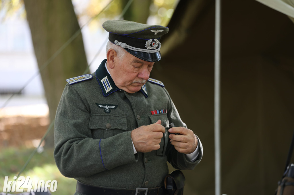 Przenieśli się w czasy II wojny światowej