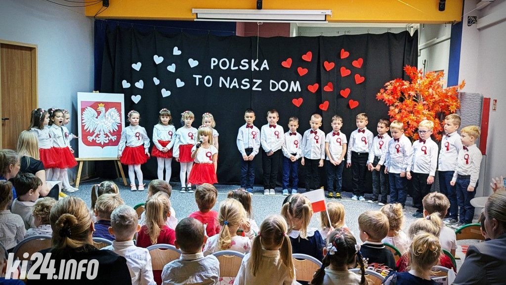 Sześciolatki z Piastusia na Święto Niepodległości