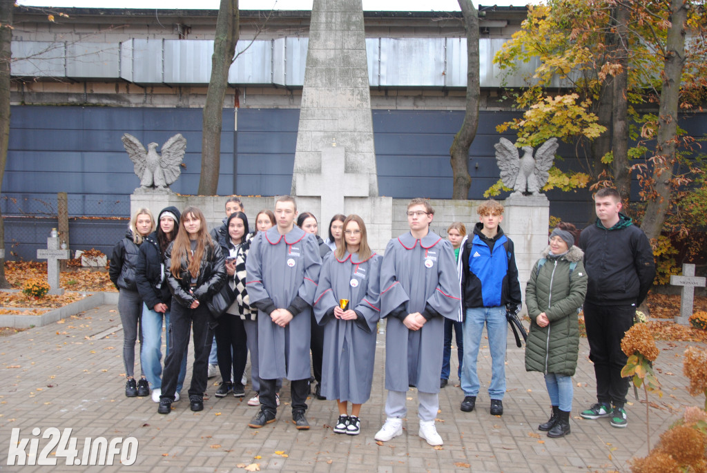 Inowrocławskie pamięci odwiedzili z aplikacją. Wzięli udział w grze tenerowej