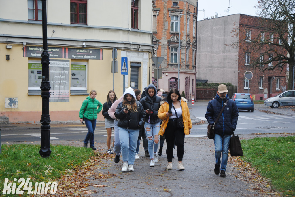 Inowrocławskie pamięci odwiedzili z aplikacją. Wzięli udział w grze tenerowej