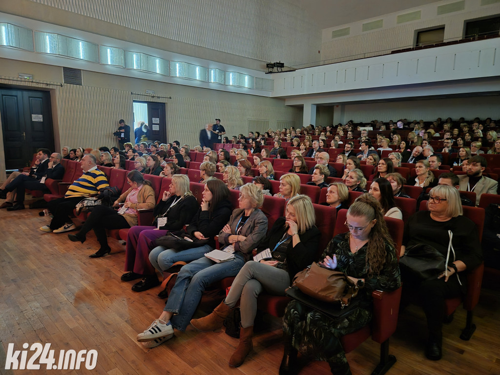 Nowoczesna edukacja w praktyce. Spotkanie ekspertów w inowrocławskim teatrze