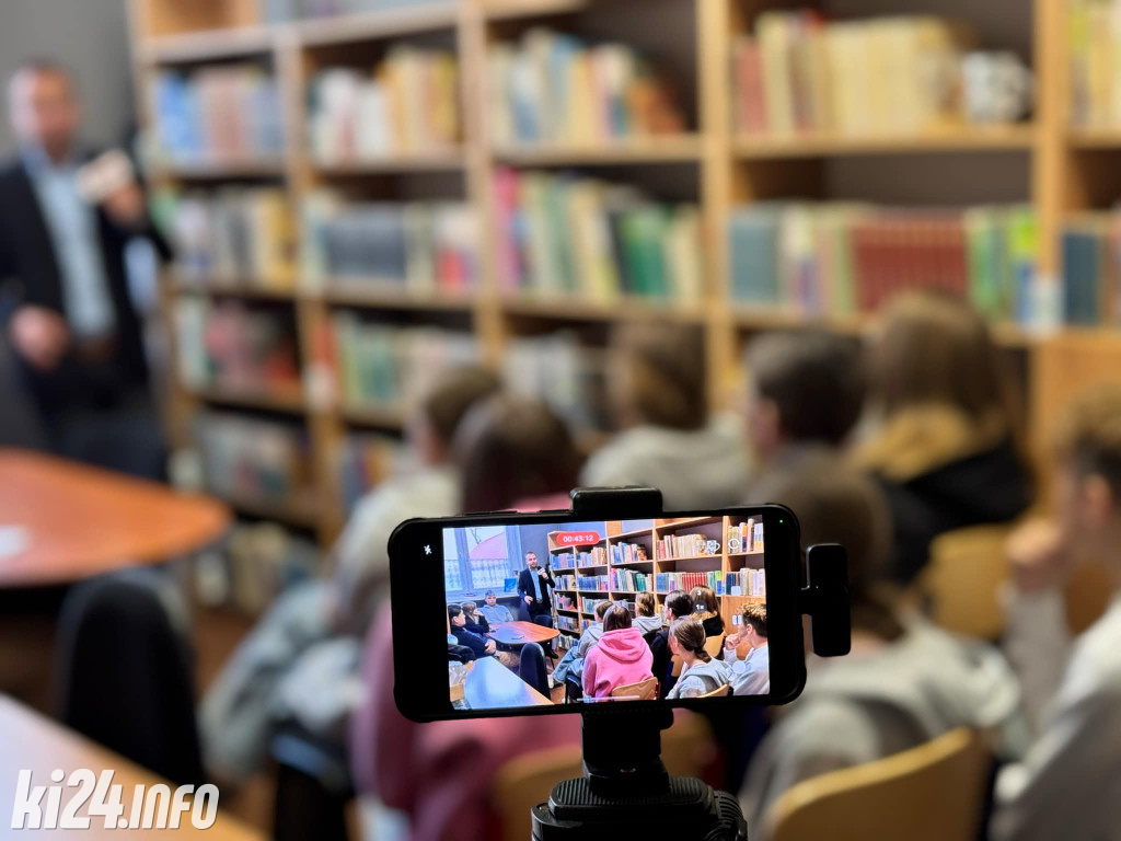 Media od kuchni. Wyjątkowy wykład w Szkole Podstawowej w Rojewie