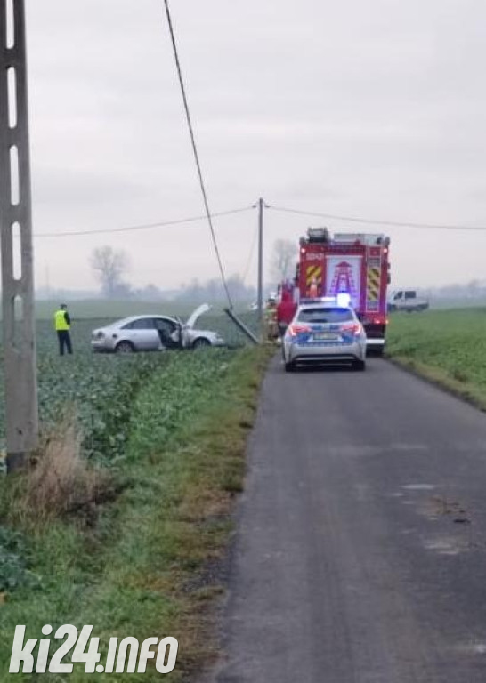 Skończył jazdę audi na słupie. Powód? Prędkość!