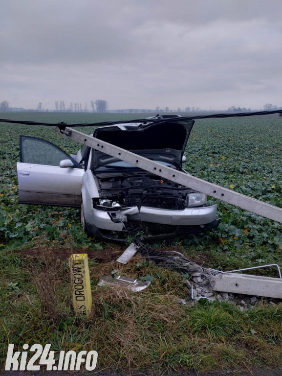 Skończył jazdę audi na słupie. Powód? Prędkość!