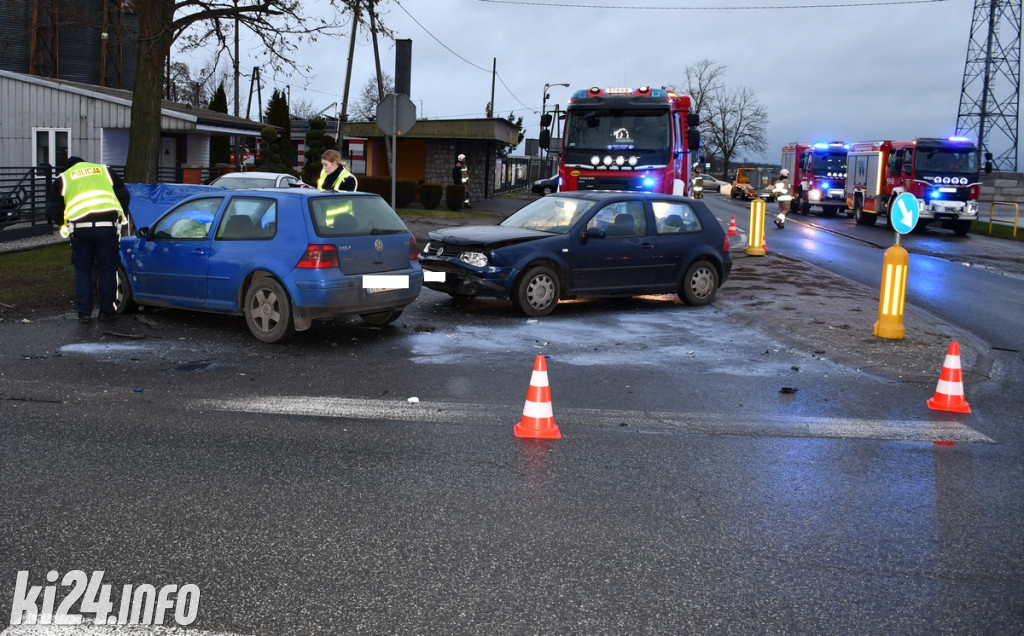 Zderzenie trzech aut w Osięcinach