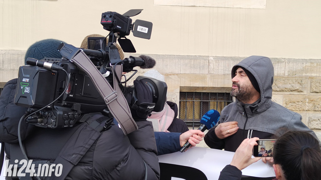 Protest przed sądem - chcą wysokiej kary dla policjantów