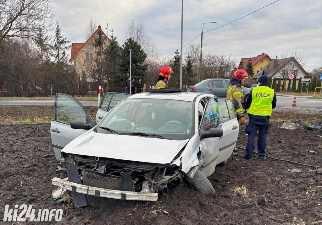 19-latek w renówce skasował ferrari