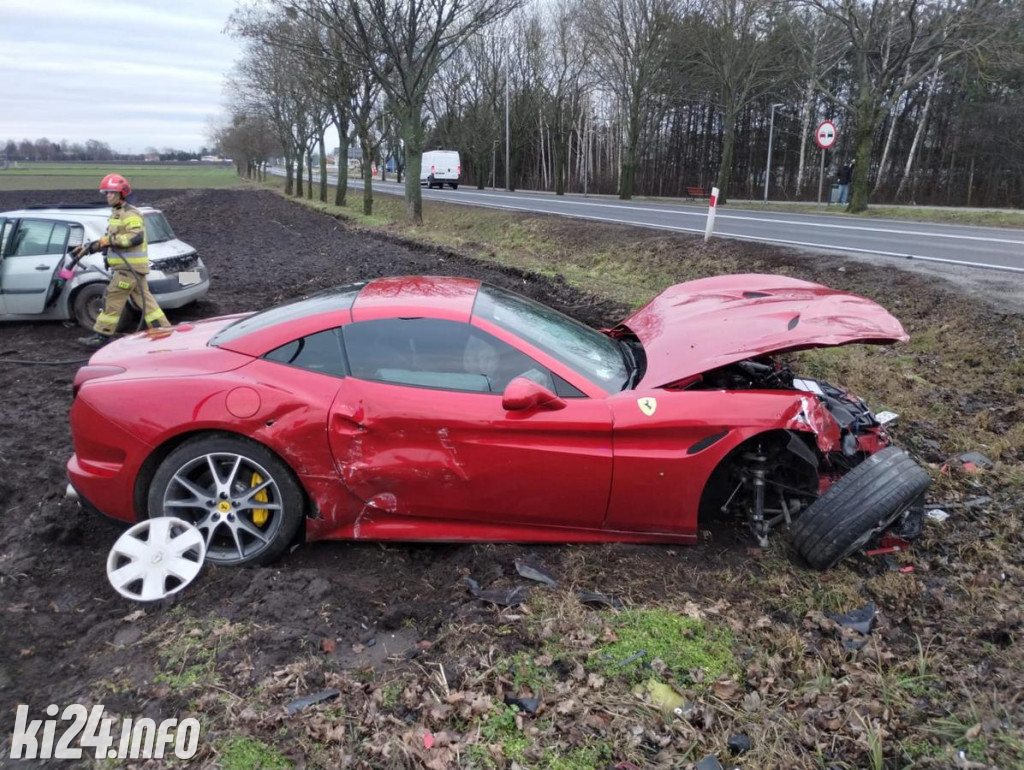 19-latek w renówce skasował ferrari