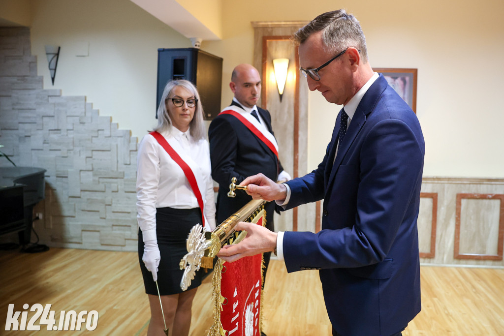 Nadanie sztandaru sanatorium Przy Tężni