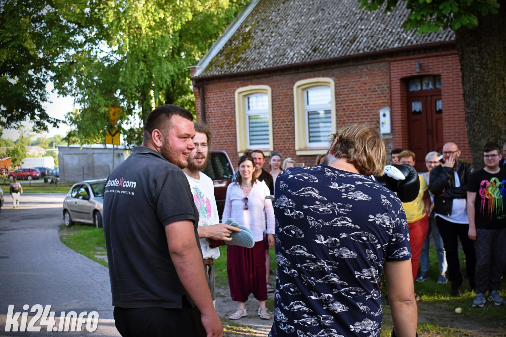 „Ziemia jest płaska, Dzbanie” – niezwykły spektakl