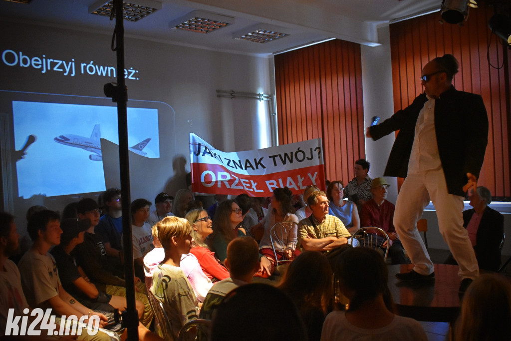 „Ziemia jest płaska, Dzbanie” – niezwykły spektakl