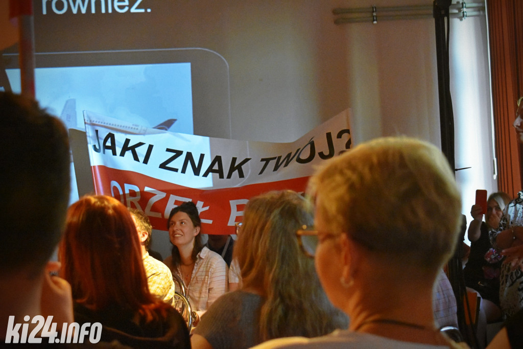 „Ziemia jest płaska, Dzbanie” – niezwykły spektakl