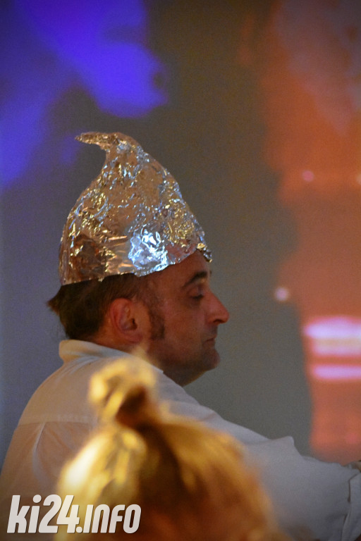 „Ziemia jest płaska, Dzbanie” – niezwykły spektakl