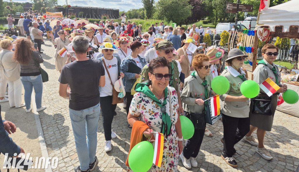Kapelusze, wianki i folkowe rytmy