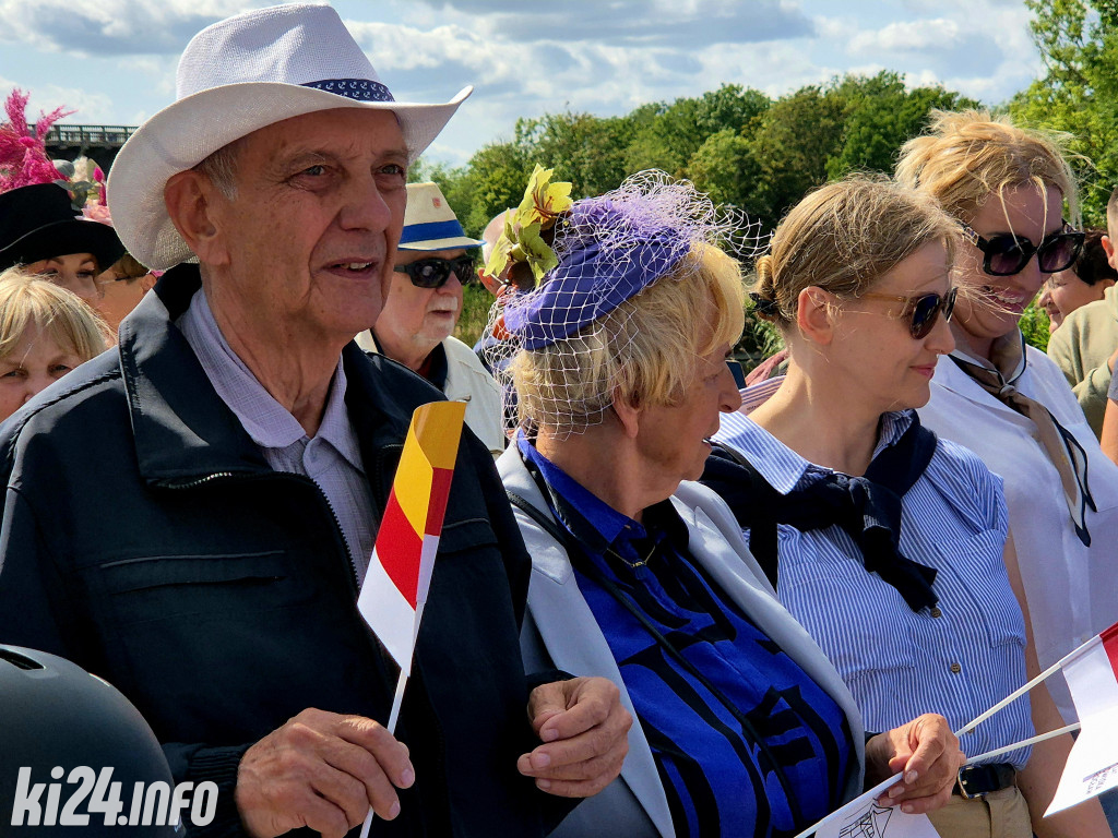 Kapelusze, wianki i folkowe rytmy