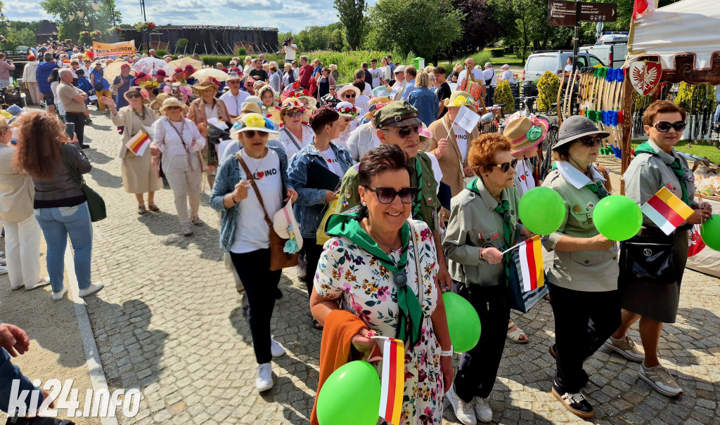 Kapelusze, wianki i folkowe rytmy