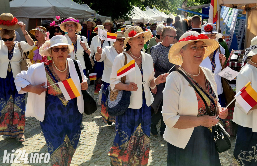Kapelusze, wianki i folkowe rytmy